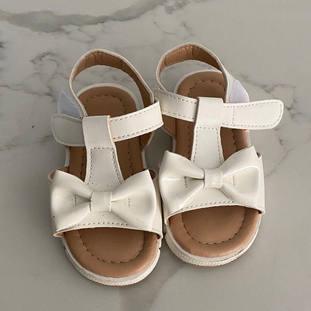 White Bow Kids Sandals Size 5